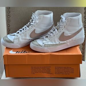 NIKE BLAZERS ‘77 ~ W7.5